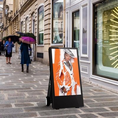 FHD ngoài trời Digital Poster Không thấm nước 1500 Nits