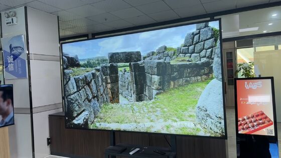 86 inch 2000nits 4K IP55 chống nước ngoài TV tường Monut